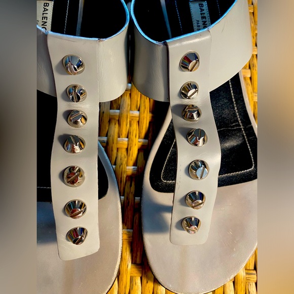 Balenciaga Gray T-Strap Studded Agneau Leather Flat Sandals Sz 38 - Picture 7 of 7